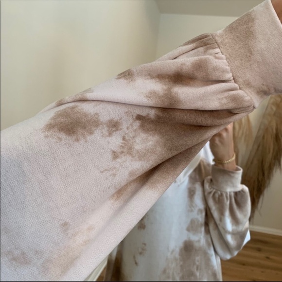 🆕🔄 Reposh Out & About Tie Dye Pullover Top - Picture 4 of 7